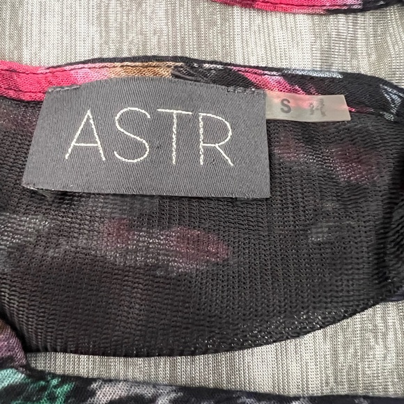 REVOLVE - ASTR The Label - Floral Hi Low Midi Maxi Halter Dress - Picture 2 of 8